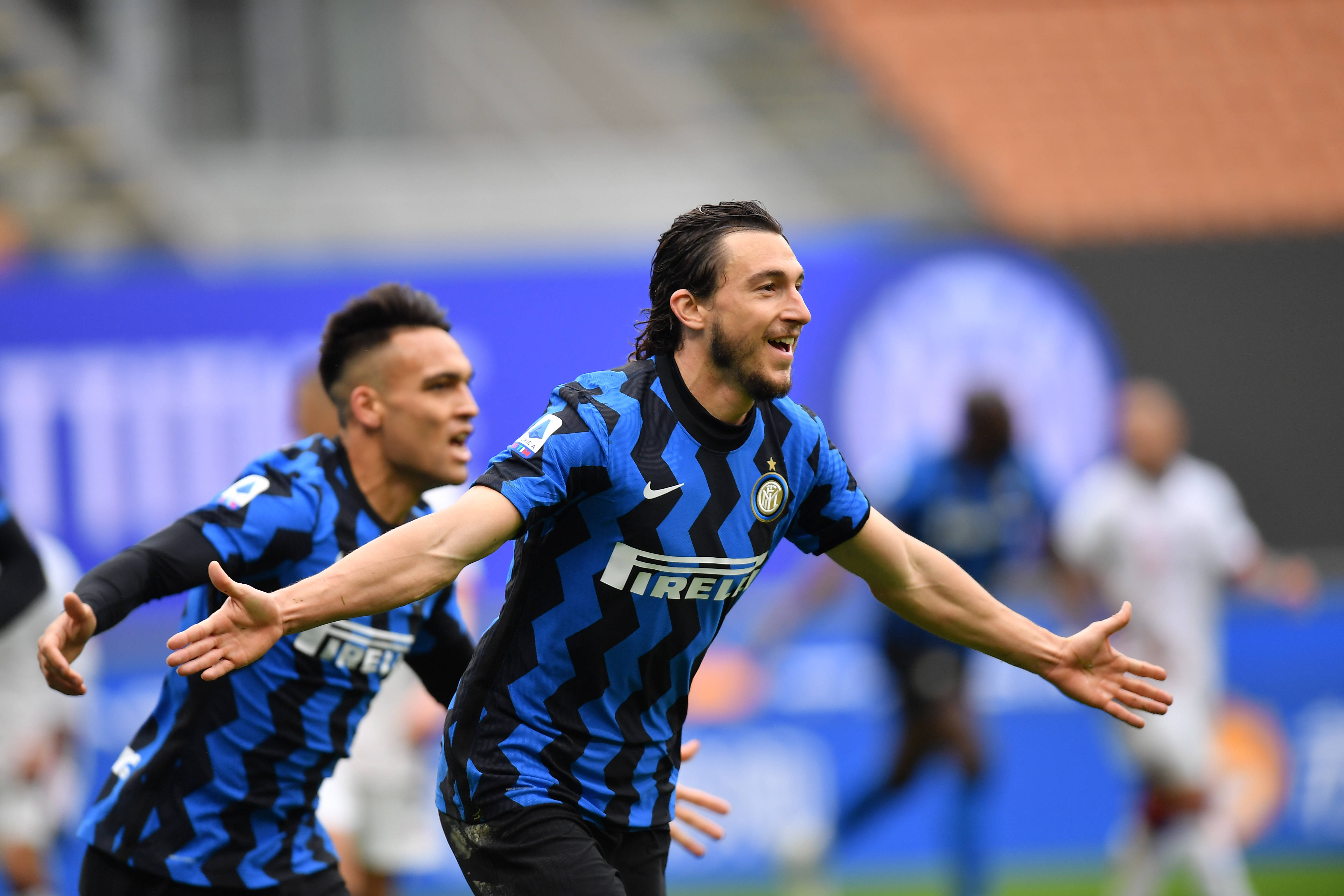 为欧洲杯预热，半决赛及决赛举办场地温布利球场进行无人机表演