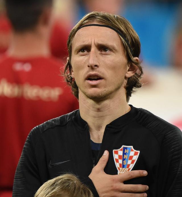 法兰克福vs沃尔夫斯堡：格策、堂安律首发，埃里克森、马耶尔出战