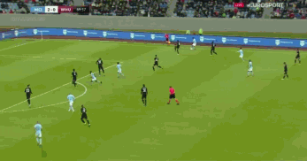 媒体人：华莱士竞技状态不佳离开新疆队，到队仅10天便离队