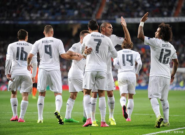 巴萨第六次欧冠单场上半时染红，阿劳霍两度上榜（欧冠赛场巴萨第六次上半场吃红牌，阿劳霍两度在列）