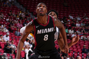 斯洛特：我们没有可用的边锋，派出两名9号球员是合乎逻辑的