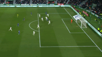 法媒：梅斯后卫夸奥不满未首发，坐在皮球上拒绝赛前热身