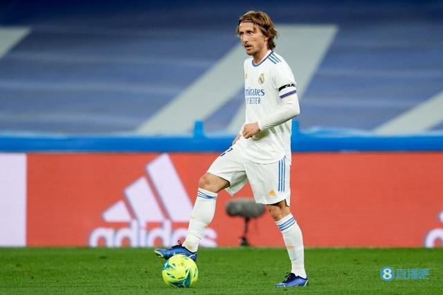 德甲半场：布兰特破门，吉拉西倒地未判点，多特1-0霍芬海姆